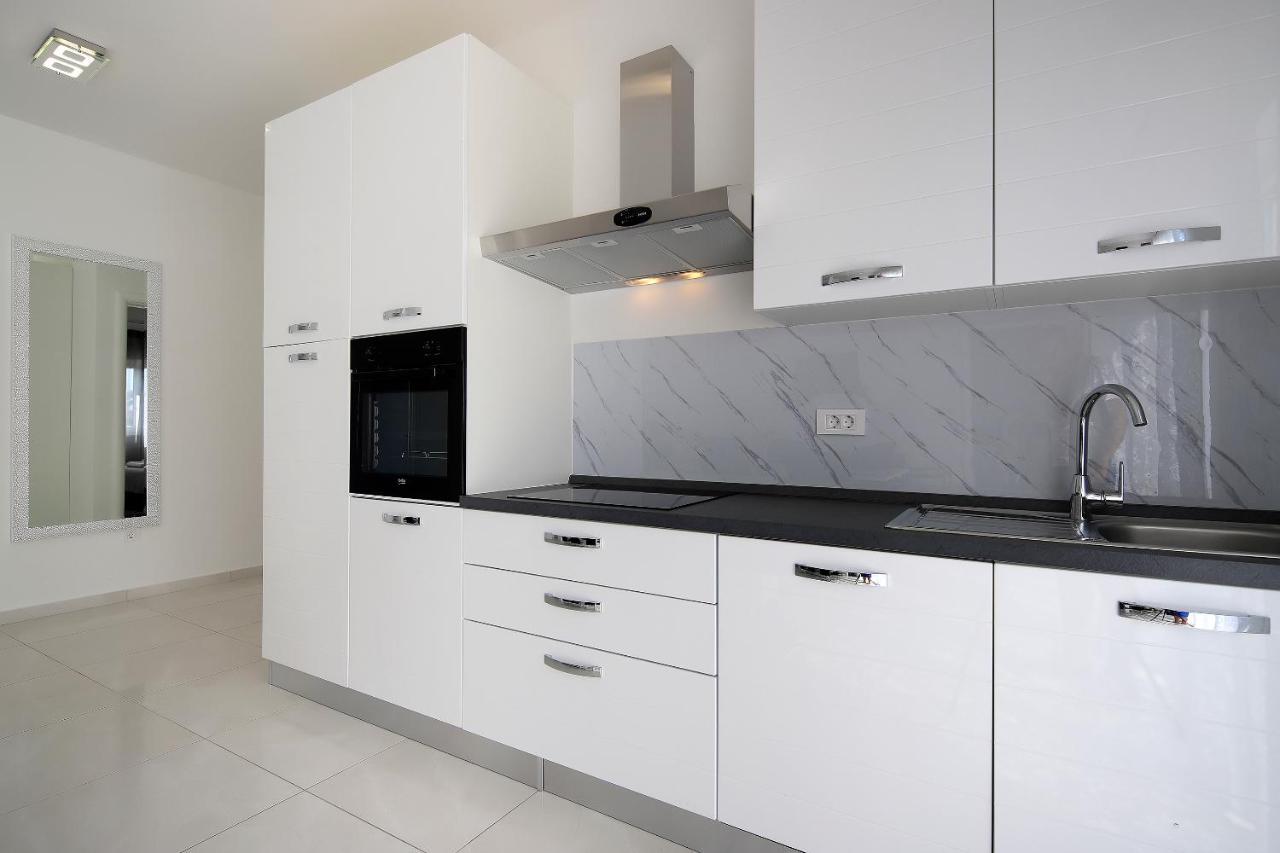 Apartments Lola Новалья Экстерьер фото