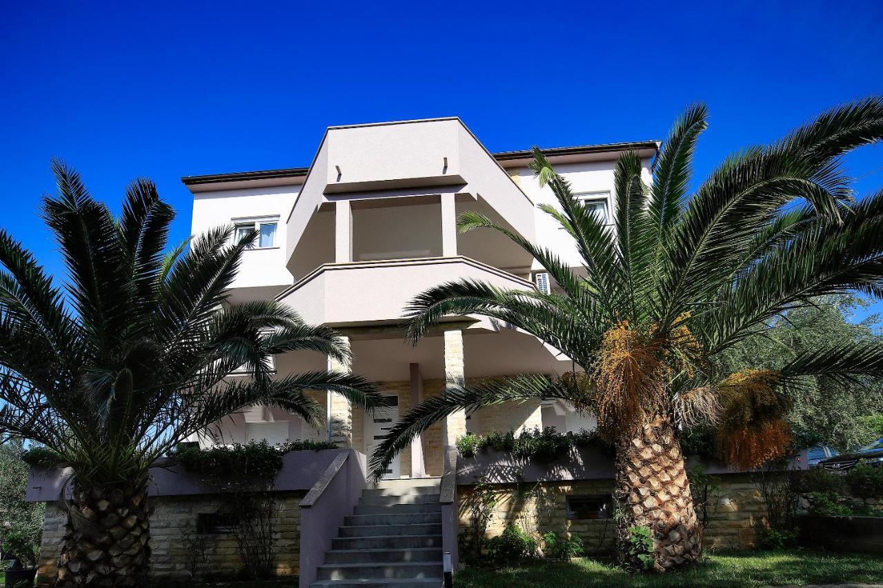 Apartments Lola Новалья Экстерьер фото