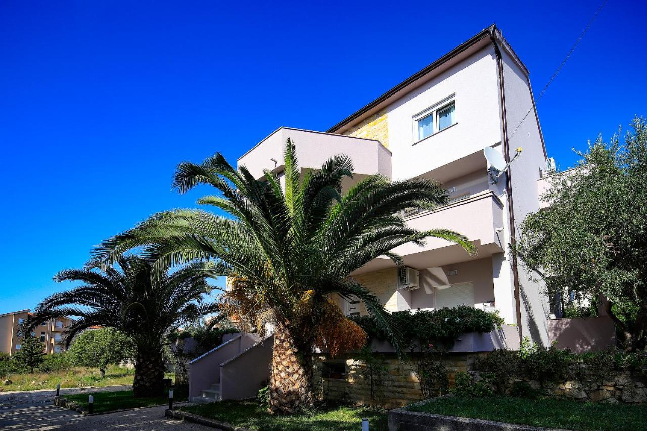 Apartments Lola Новалья Экстерьер фото