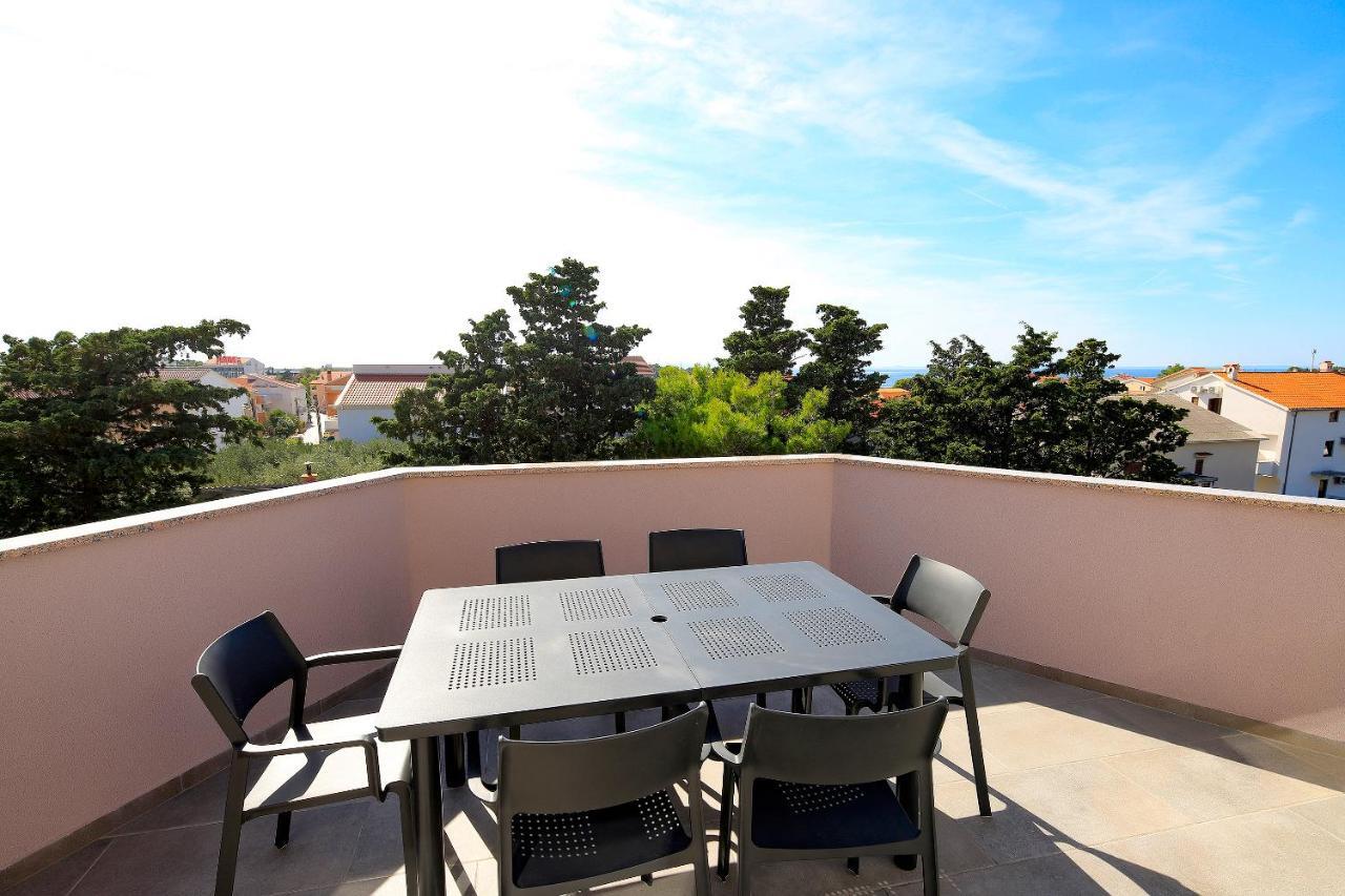 Apartments Lola Новалья Экстерьер фото